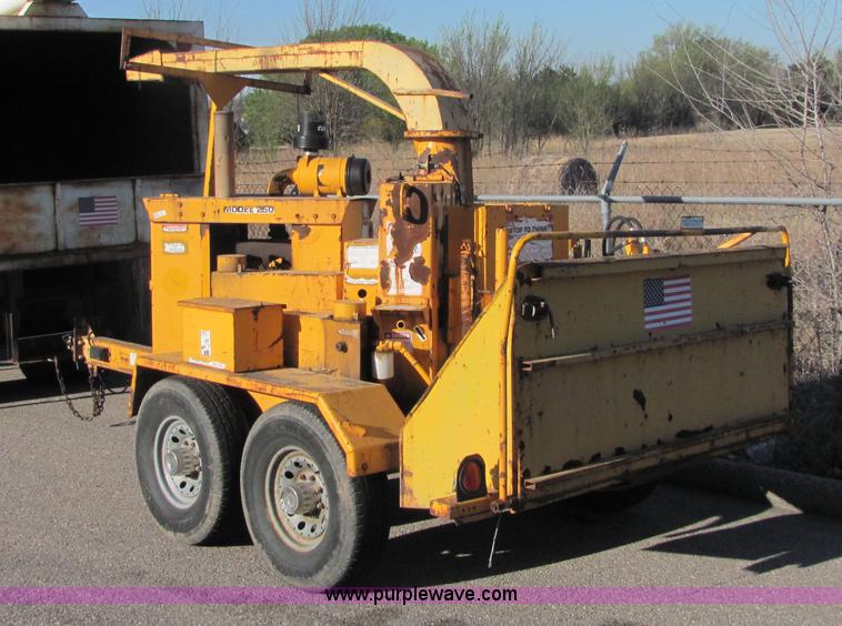 image for item 6770 Brush Bandit 250 chipper