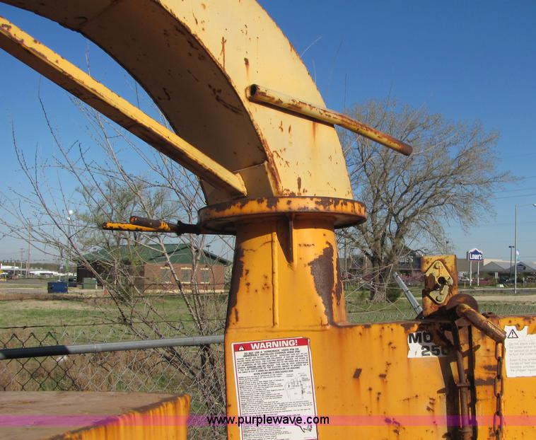 image for item 6770 Brush Bandit 250 chipper