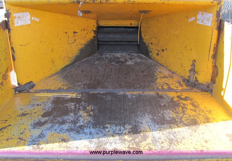 image for item 6770 Brush Bandit 250 chipper