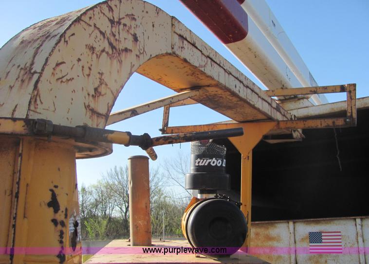 image for item 6770 Brush Bandit 250 chipper