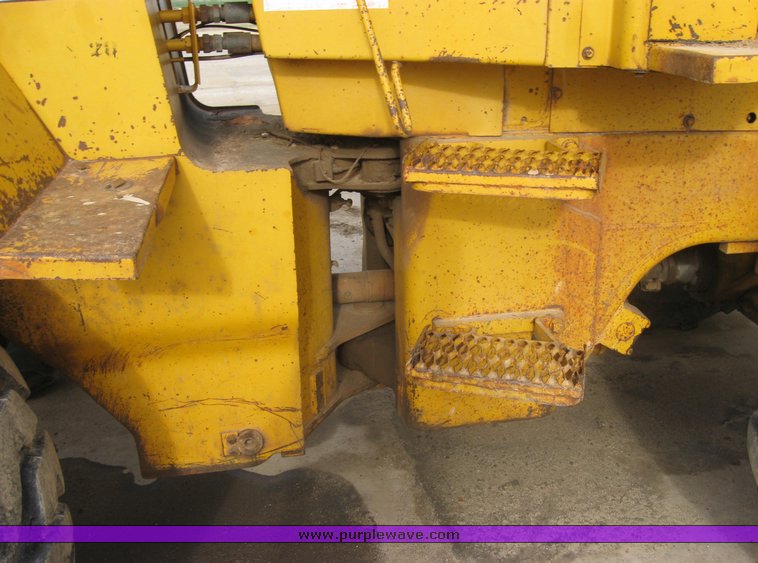 image for item 9006 1976 Caterpillar 930 wheel loader