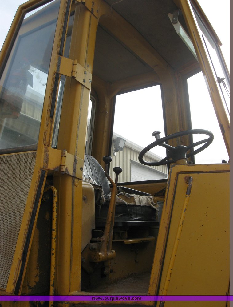 image for item 9006 1976 Caterpillar 930 wheel loader