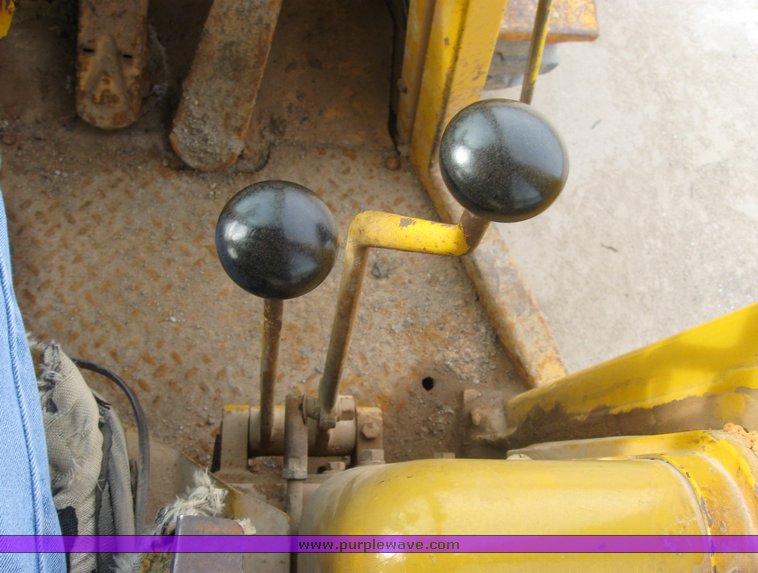 image for item 9006 1976 Caterpillar 930 wheel loader