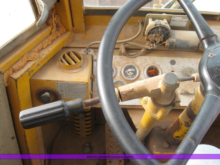 image for item 9006 1976 Caterpillar 930 wheel loader