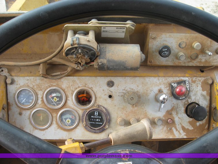 image for item 9006 1976 Caterpillar 930 wheel loader