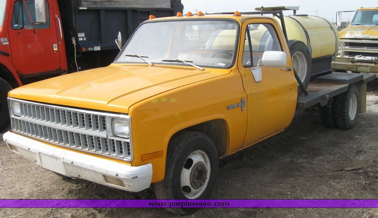 image for item 9009 1981 Chevrolet Customer Deluxe 30 spray truck
