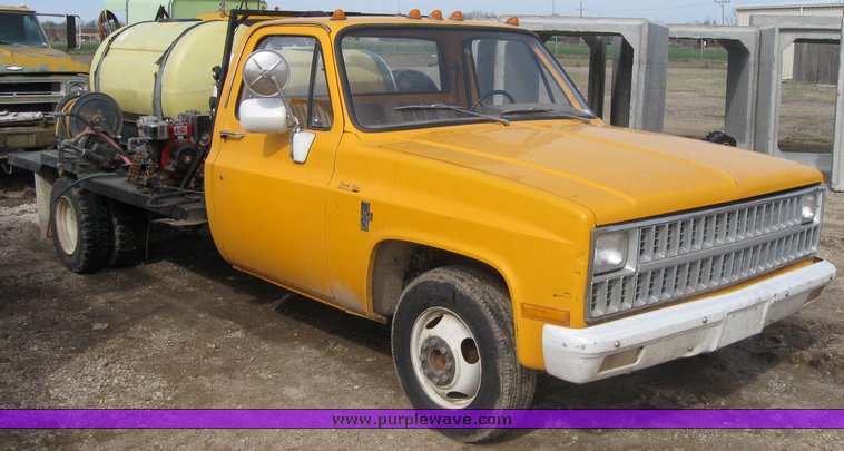 image for item 9009 1981 Chevrolet Customer Deluxe 30 spray truck