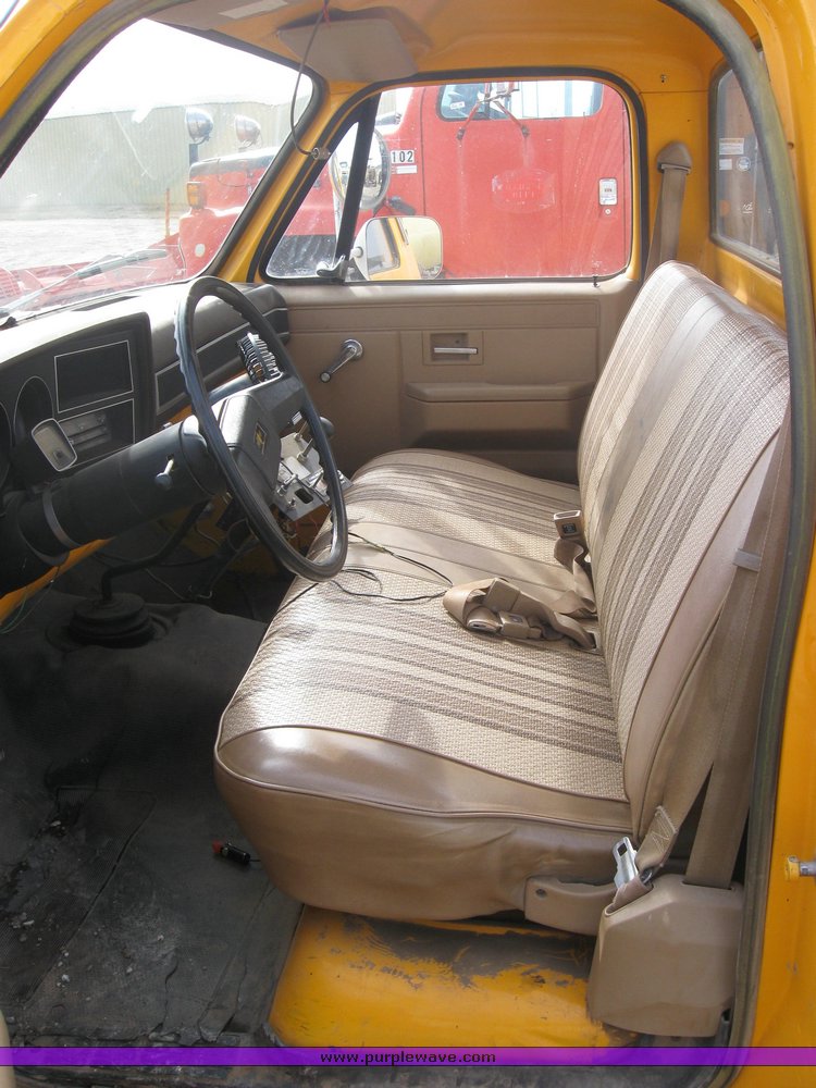 image for item 9009 1981 Chevrolet Customer Deluxe 30 spray truck