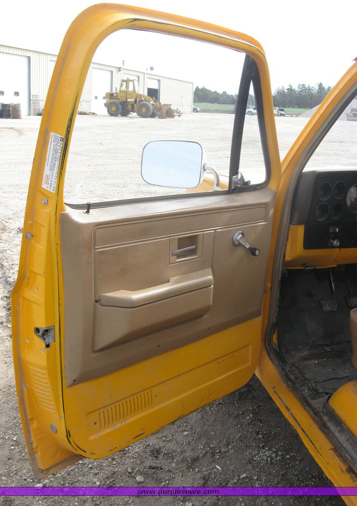 image for item 9009 1981 Chevrolet Customer Deluxe 30 spray truck