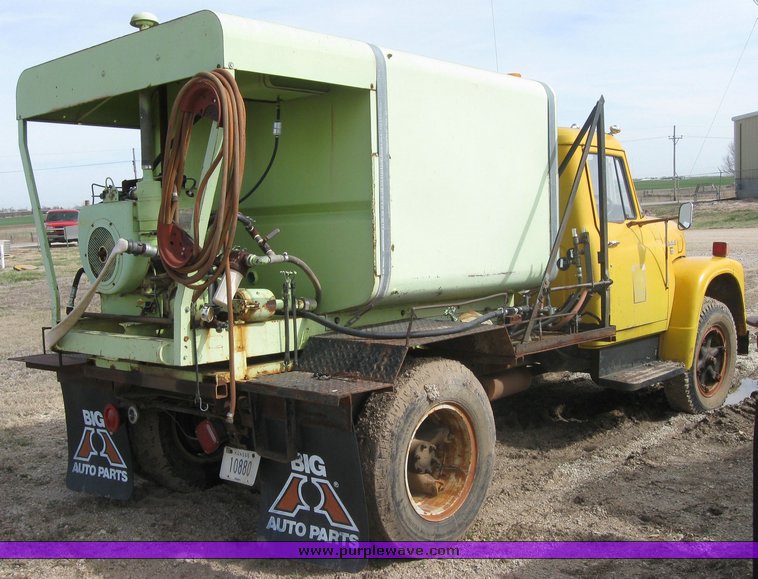 image for item 9010 1969 International Loadster 1600 spray truck