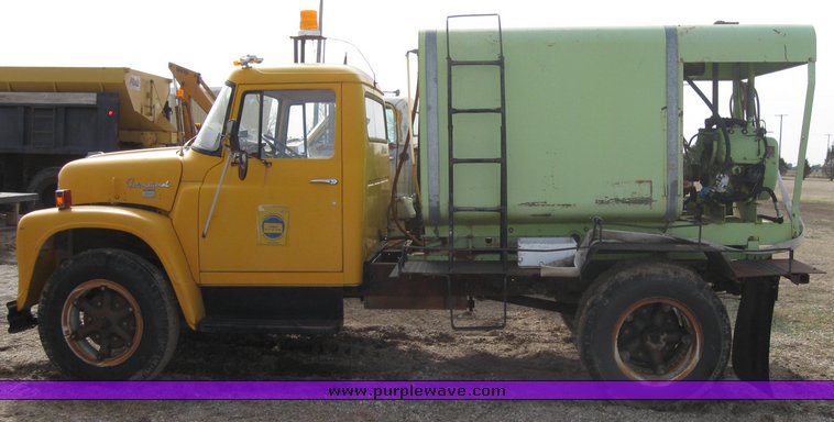 image for item 9010 1969 International Loadster 1600 spray truck