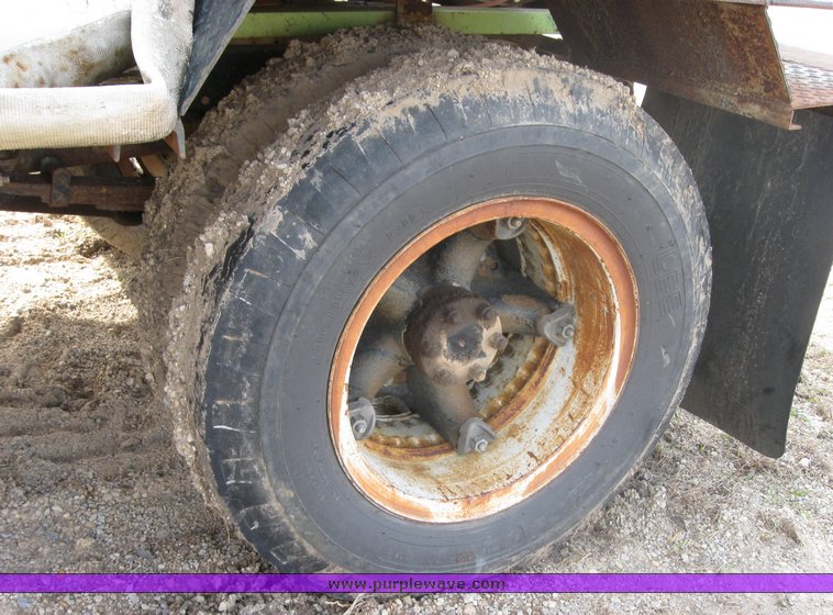 image for item 9010 1969 International Loadster 1600 spray truck