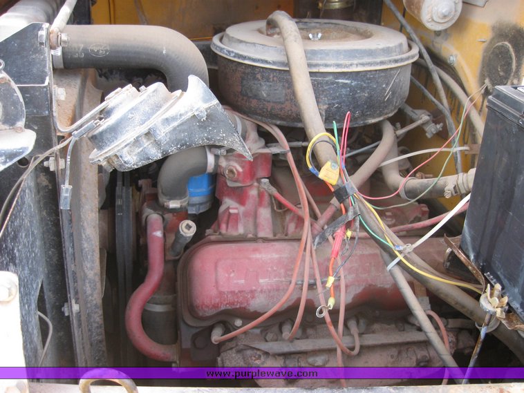 image for item 9010 1969 International Loadster 1600 spray truck