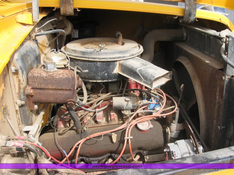 image for item 9010 1969 International Loadster 1600 spray truck