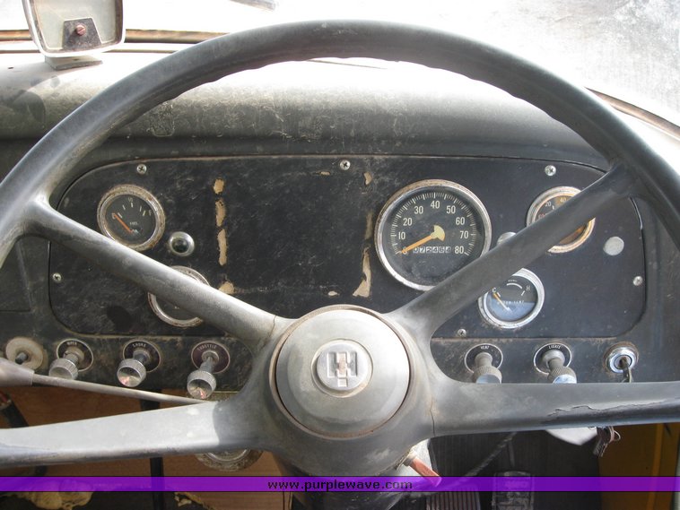 image for item 9010 1969 International Loadster 1600 spray truck