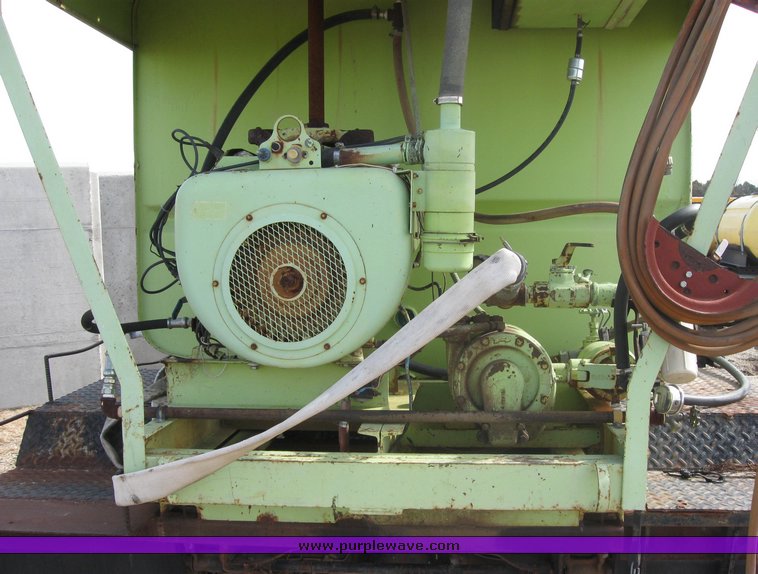 image for item 9010 1969 International Loadster 1600 spray truck