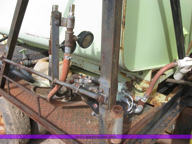 image for item 9010 1969 International Loadster 1600 spray truck