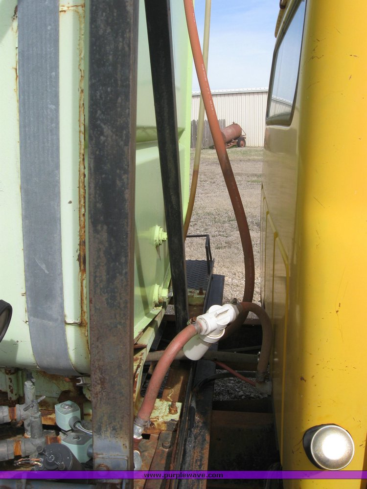 image for item 9010 1969 International Loadster 1600 spray truck