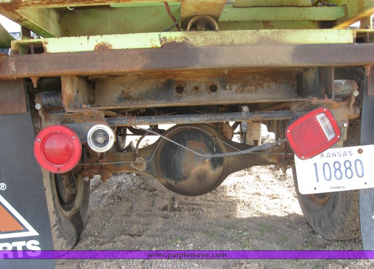 image for item 9010 1969 International Loadster 1600 spray truck