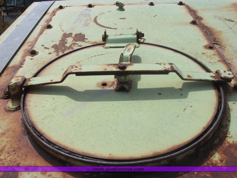 image for item 9010 1969 International Loadster 1600 spray truck