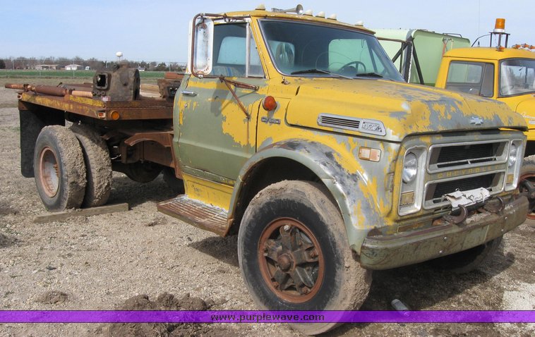 image for item 9011 1970 Chevrolet C-60 winch truck