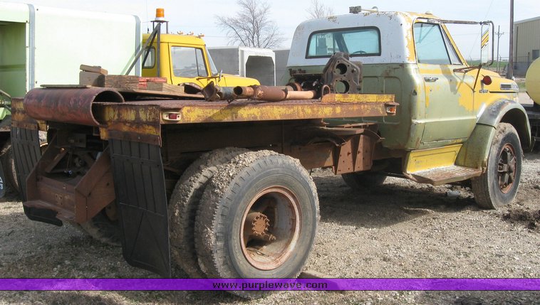 image for item 9011 1970 Chevrolet C-60 winch truck