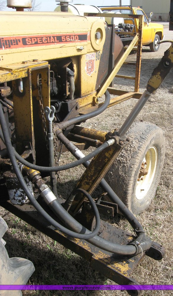 image for item 9012 Tiger Special 5600 tractor