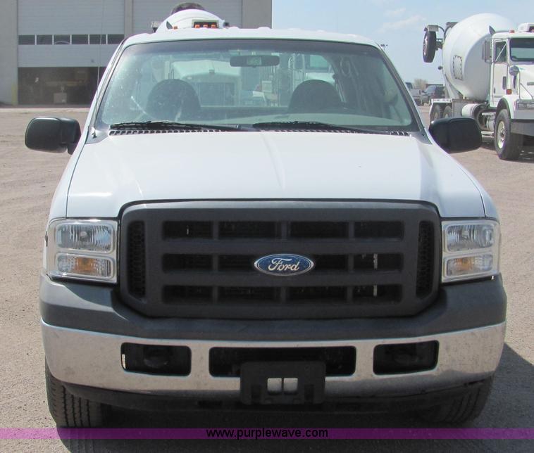 image for item 9039 2005 Ford F350 Super Duty pickup