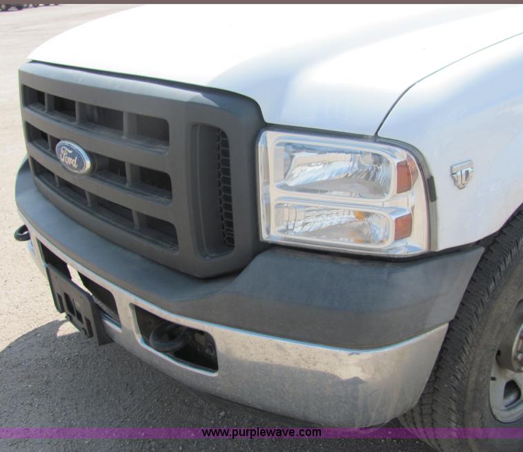 image for item 9039 2005 Ford F350 Super Duty pickup