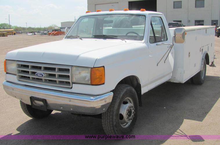 image for item 9040 1989 Ford F450 Super Duty pickup
