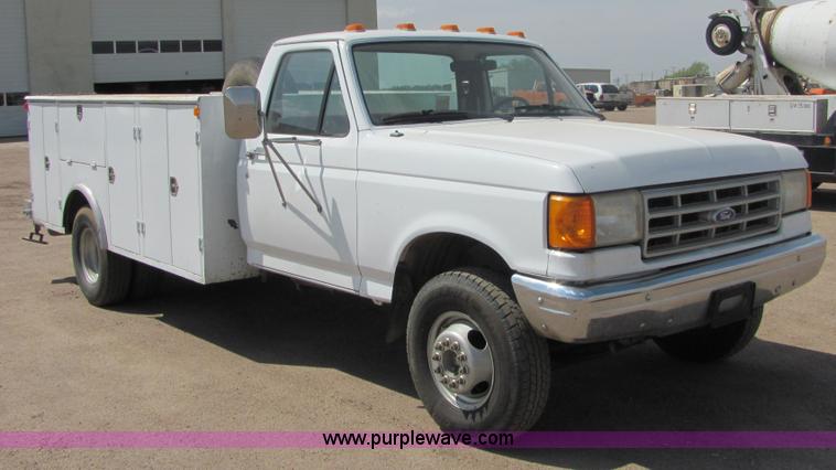 image for item 9040 1989 Ford F450 Super Duty pickup