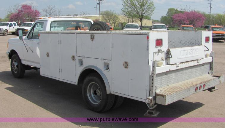 image for item 9040 1989 Ford F450 Super Duty pickup