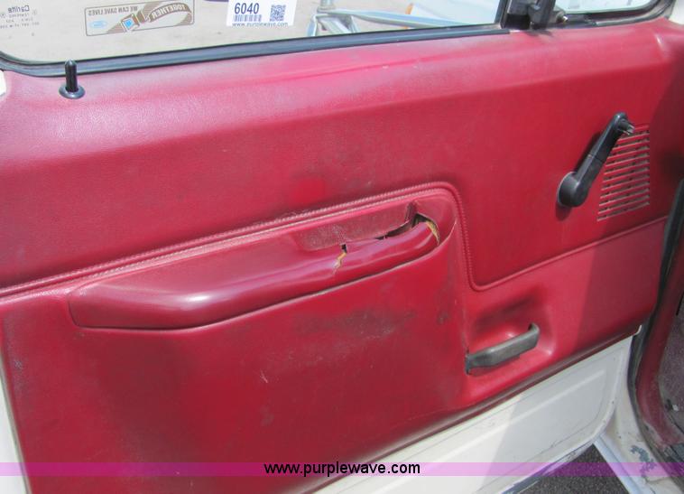 image for item 9040 1989 Ford F450 Super Duty pickup