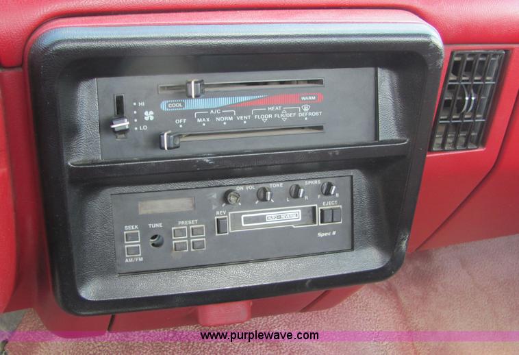 image for item 9040 1989 Ford F450 Super Duty pickup