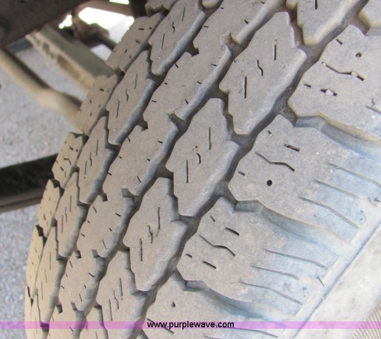 image for item 9040 1989 Ford F450 Super Duty pickup