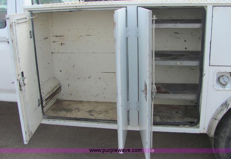 image for item 9040 1989 Ford F450 Super Duty pickup