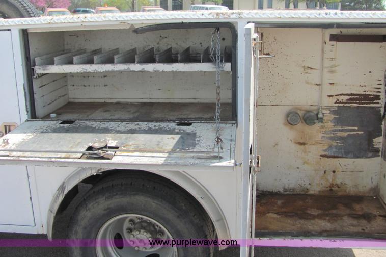 image for item 9040 1989 Ford F450 Super Duty pickup