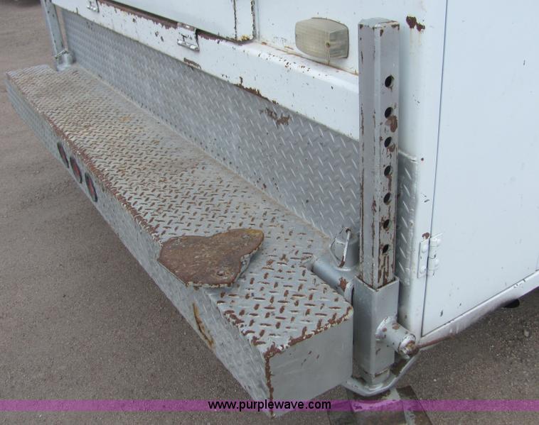 image for item 9040 1989 Ford F450 Super Duty pickup