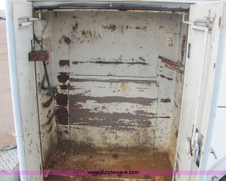 image for item 9040 1989 Ford F450 Super Duty pickup