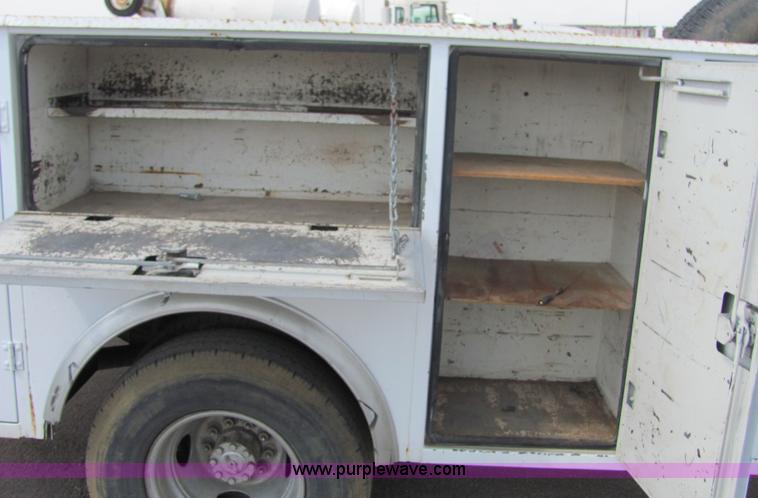 image for item 9040 1989 Ford F450 Super Duty pickup