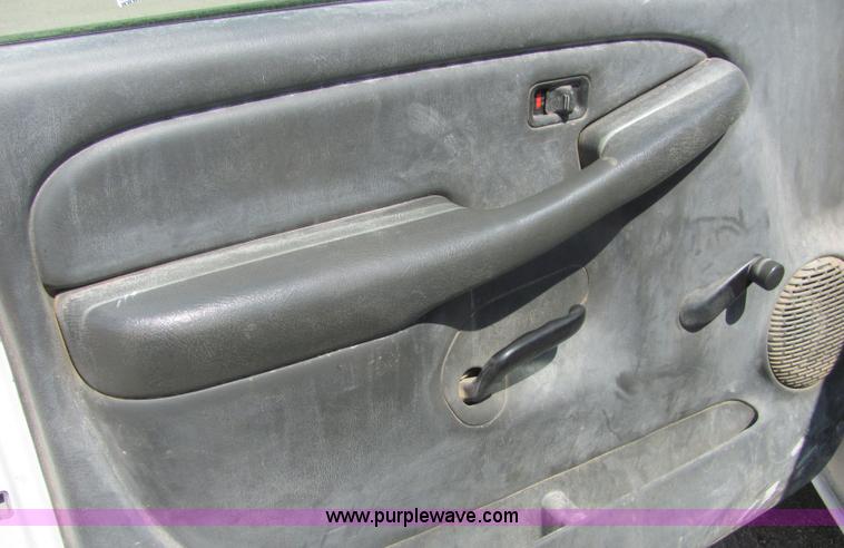 image for item 9041 2003 Chevrolet C3500 Silverado pickup