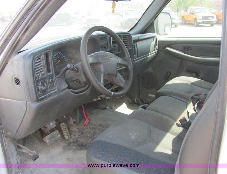 image for item 9041 2003 Chevrolet C3500 Silverado pickup