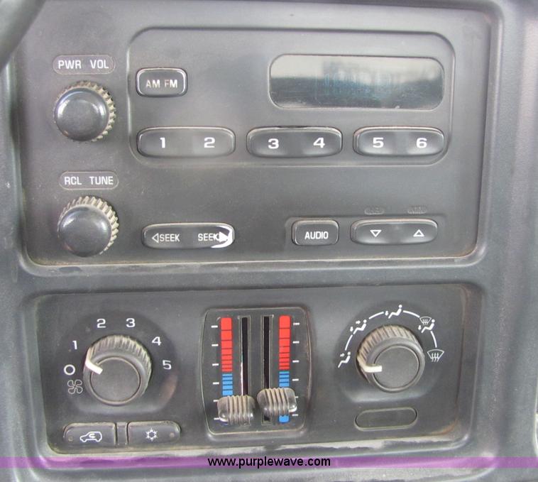 image for item 9041 2003 Chevrolet C3500 Silverado pickup