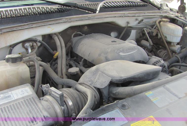 image for item 9041 2003 Chevrolet C3500 Silverado pickup