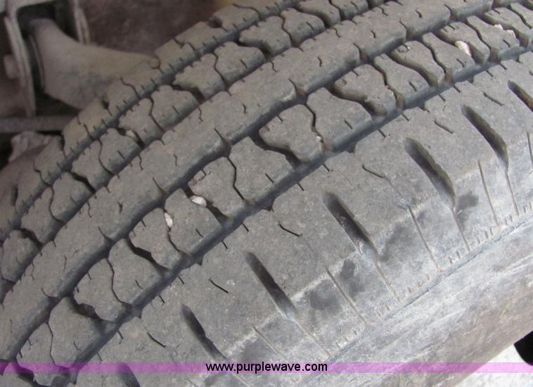 image for item 9041 2003 Chevrolet C3500 Silverado pickup