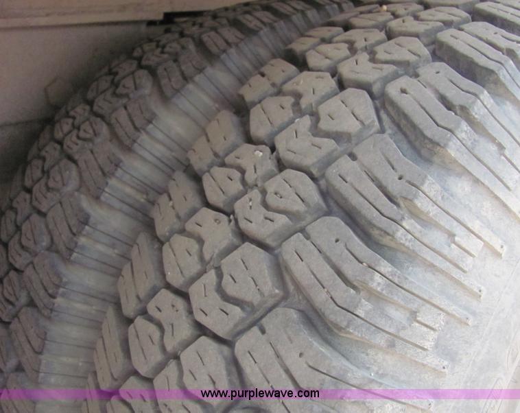 image for item 9041 2003 Chevrolet C3500 Silverado pickup