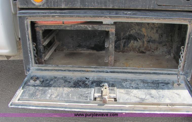 image for item 9041 2003 Chevrolet C3500 Silverado pickup