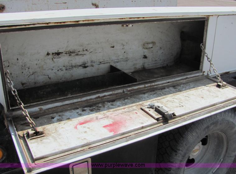 image for item 9041 2003 Chevrolet C3500 Silverado pickup