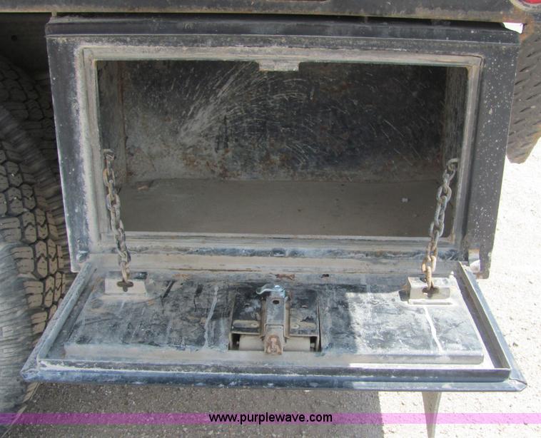 image for item 9041 2003 Chevrolet C3500 Silverado pickup