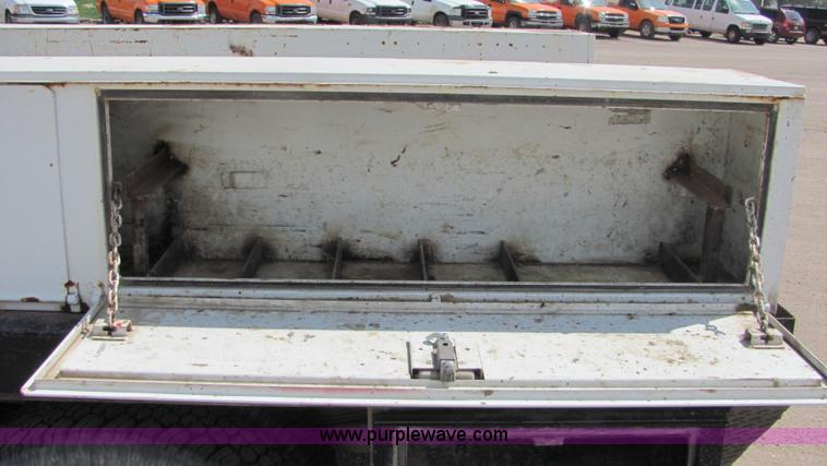 image for item 9041 2003 Chevrolet C3500 Silverado pickup